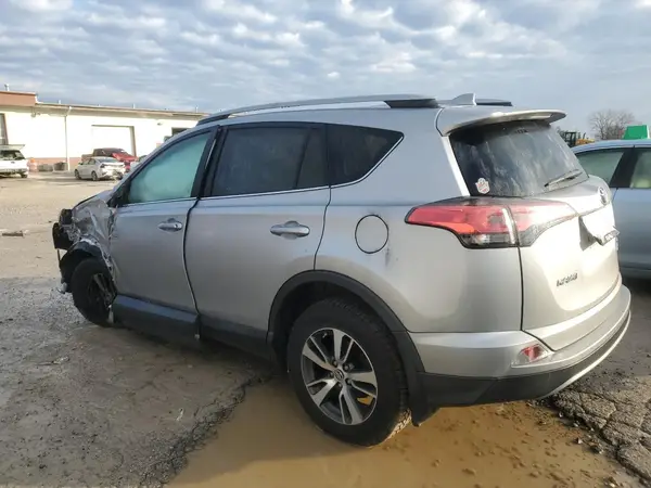 2T3RFREV5JW853781 2018 TOYOTA RAV 4 - Image 2