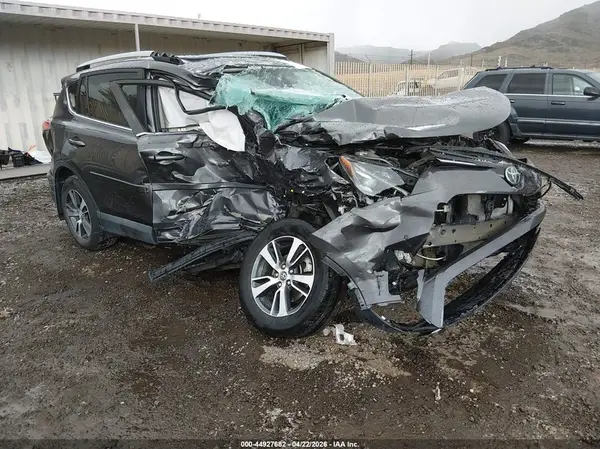 2T3RFREV6HW555637 2017 TOYOTA RAV 4 - Image 1