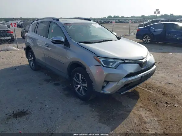 2T3RFREV6HW600253 2017 TOYOTA RAV 4 - Image 1