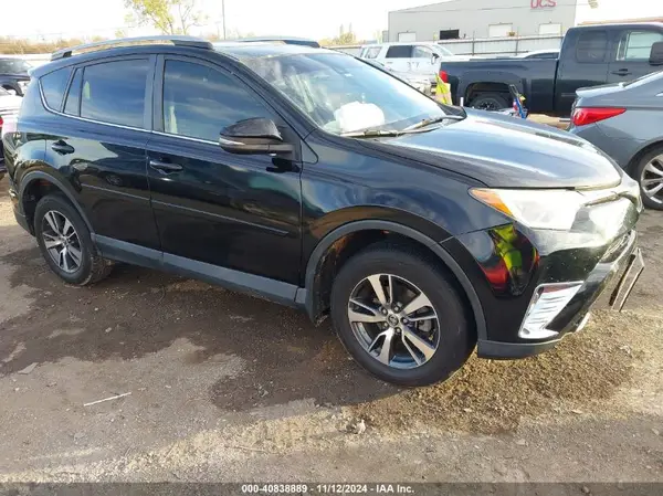 2T3RFREV6HW614539 2017 TOYOTA RAV 4 - Image 1