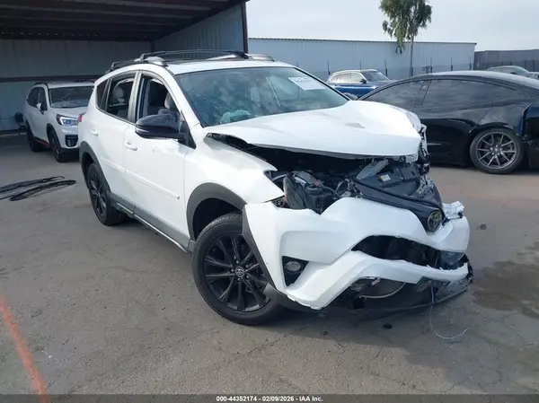 2T3RFREV6JW696746 2018 TOYOTA RAV 4 - Image 1