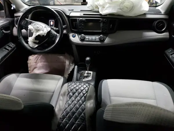 2T3RFREV6JW761319 2018 TOYOTA RAV 4 - Image 8