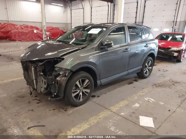 2T3RFREV6JW807439 2018 TOYOTA RAV 4 - Image 2