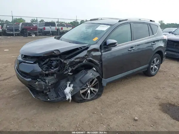 2T3RFREV6JW851022 2018 TOYOTA RAV 4 - Image 2