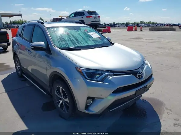 2T3RFREV7GW420732 2016 TOYOTA RAV 4 - Image 1