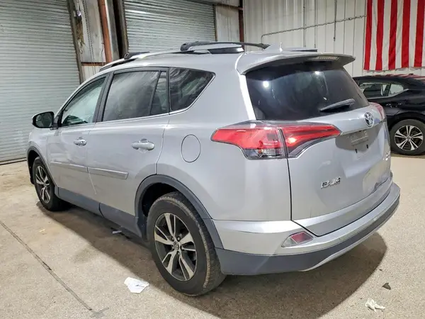 2T3RFREV7HW552990 2017 TOYOTA RAV 4 - Image 2