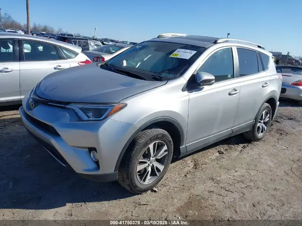 2T3RFREV7HW596021 2017 TOYOTA RAV 4 - Image 2