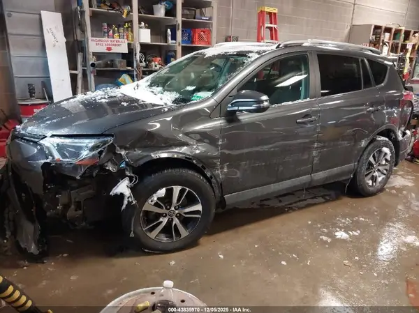 2T3RFREV7HW596407 2017 TOYOTA RAV 4 - Image 2