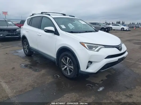 2T3RFREV7HW619832 2017 TOYOTA RAV 4 - Image 1