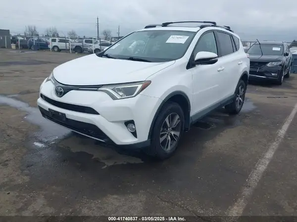 2T3RFREV7HW619832 2017 TOYOTA RAV 4 - Image 2