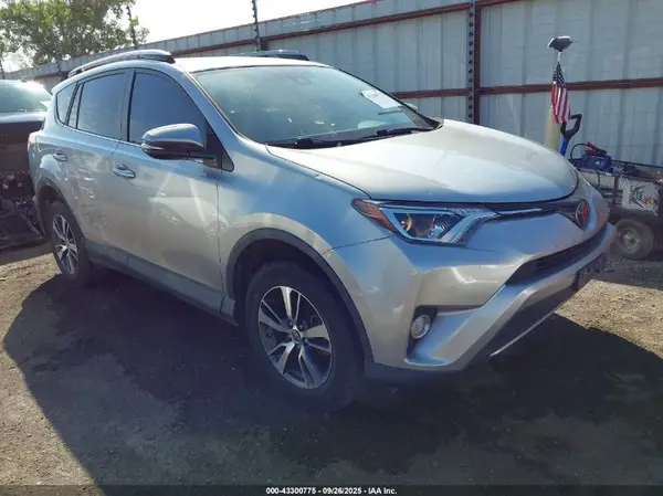 2T3RFREV7HW648473 2017 TOYOTA RAV 4 - Image 1