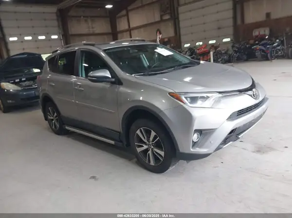 2T3RFREV7HW650692 2017 TOYOTA RAV 4 - Image 1