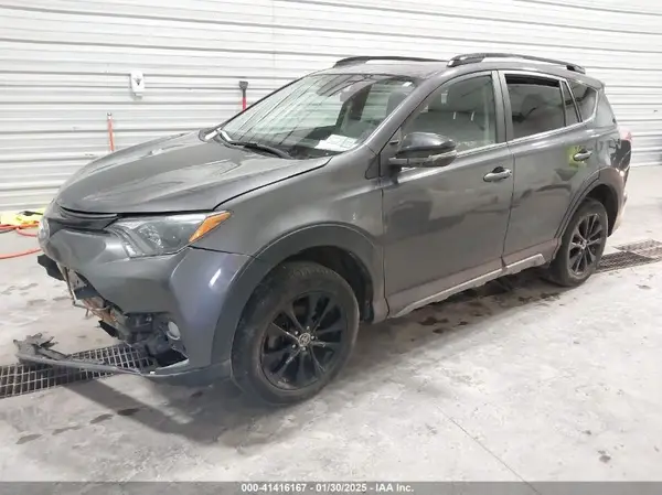 2T3RFREV7JW757389 2018 TOYOTA RAV 4 - Image 2