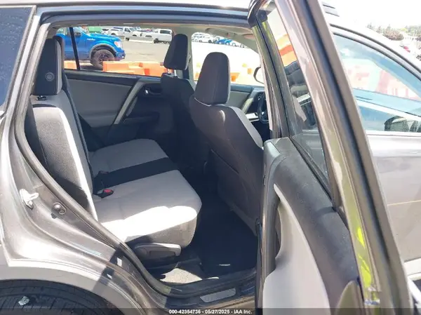2T3RFREV7JW758820 2018 TOYOTA RAV 4 - Image 8