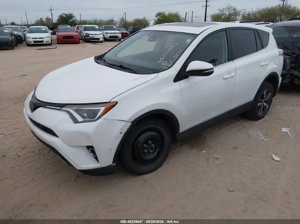 2T3RFREV7JW804310 2018 TOYOTA RAV 4 - Image 2