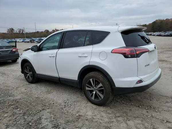 2T3RFREV7JW814576 2018 TOYOTA RAV 4 - Image 2
