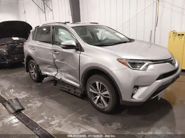 2T3RFREV8GW493088 2016 TOYOTA RAV 4 - Image 1