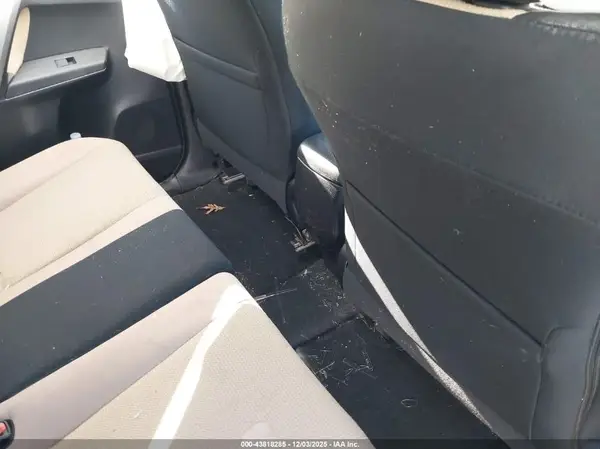 2016 TOYOTA RAV 4 auction photo 8