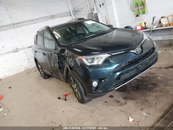 2T3RFREV8HW564825 2017 TOYOTA RAV 4 - Image 1
