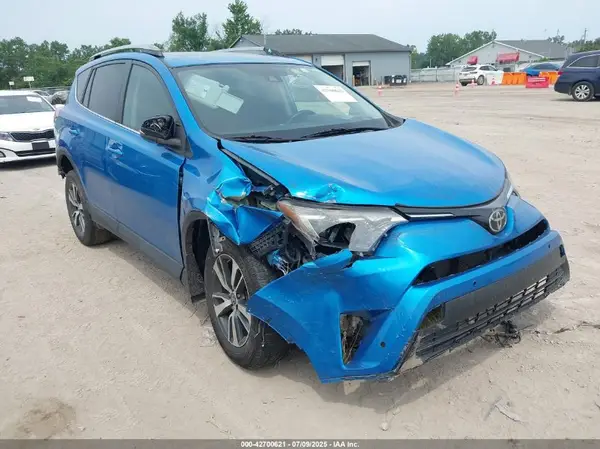 2T3RFREV8HW646845 2017 TOYOTA RAV 4 - Image 1