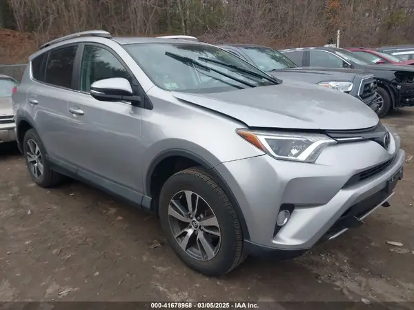 2T3RFREV8HW647462 2017 TOYOTA RAV 4 - Image 1