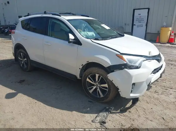 2T3RFREV8HW647946 2017 TOYOTA RAV 4 - Image 1