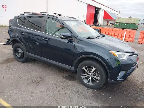 2T3RFREV8HW666514 2017 TOYOTA RAV 4 - Image 1
