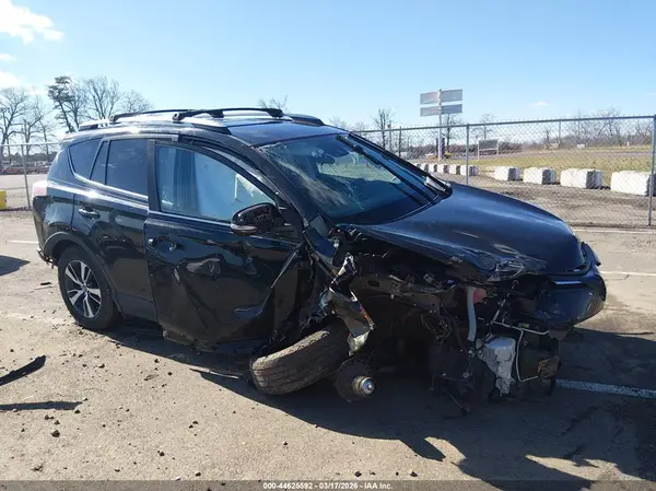 2T3RFREV8HW670210 2017 TOYOTA RAV 4 - Image 1