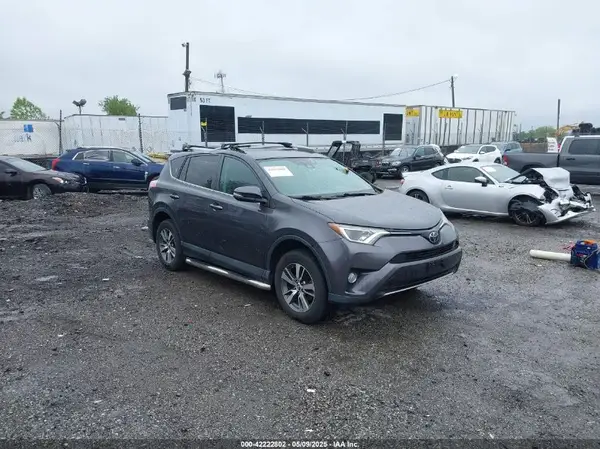2T3RFREV8HW692272 2017 TOYOTA RAV 4 - Image 1