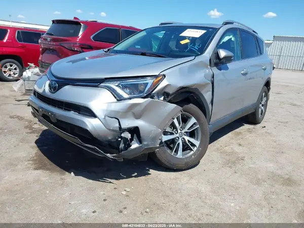 2T3RFREV8JW704314 2018 TOYOTA RAV 4 - Image 2
