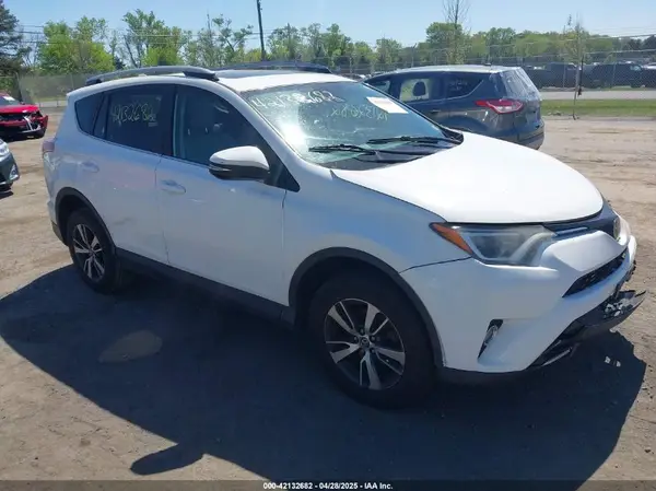 2T3RFREV8JW713319 2018 TOYOTA RAV 4 - Image 1