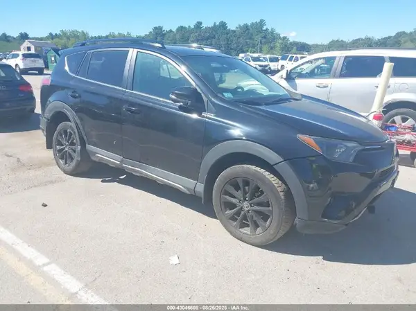 2T3RFREV8JW726331 2018 TOYOTA RAV 4 - Image 1