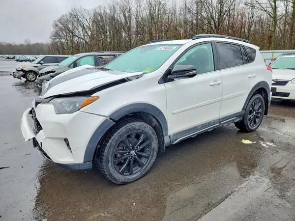 2T3RFREV8JW738415 2018 TOYOTA RAV 4 - Image 1