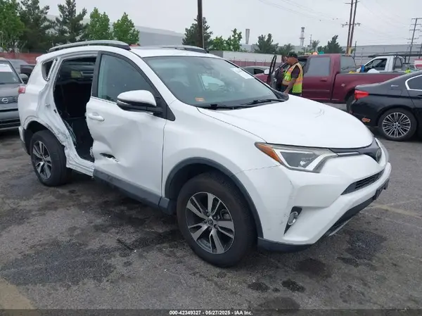 2T3RFREV8JW742478 2018 TOYOTA RAV 4 - Image 1