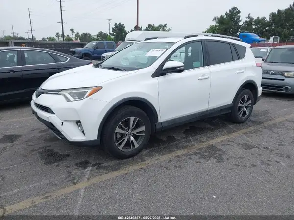 2T3RFREV8JW742478 2018 TOYOTA RAV 4 - Image 2