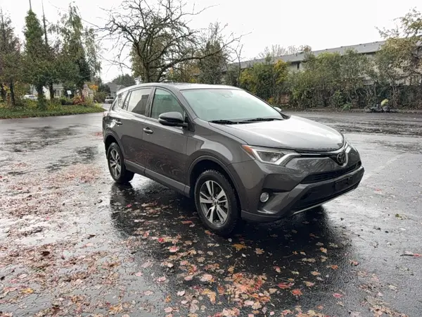 2T3RFREV8JW784679 2018 TOYOTA RAV 4 - Image 1