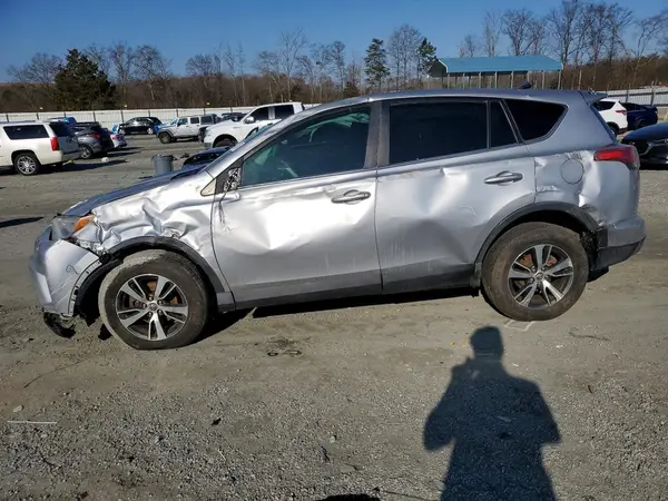 2T3RFREV8JW797240 2018 TOYOTA RAV 4 - Image 1