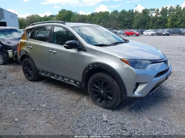 2T3RFREV8JW803084 2018 TOYOTA RAV 4 - Image 1
