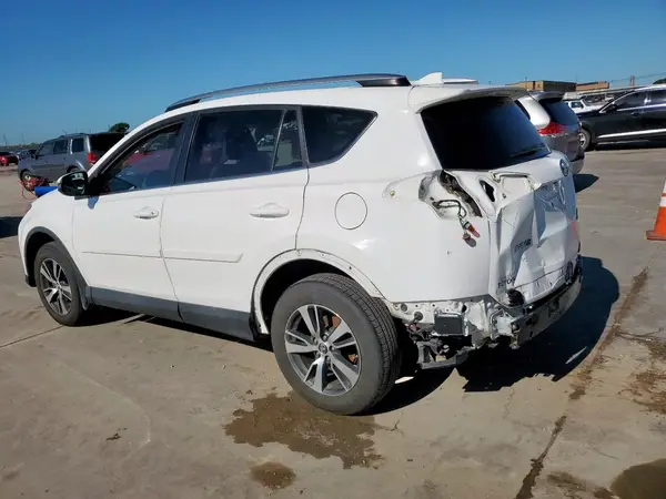 2T3RFREV8JW806390 2018 TOYOTA RAV 4 - Image 2