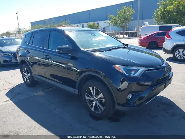 2T3RFREV8JW808530 2018 TOYOTA RAV 4 - Image 1