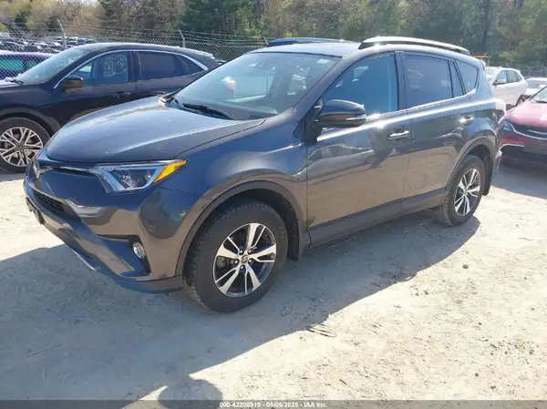 2T3RFREV8JW837252 2018 TOYOTA RAV 4 - Image 2