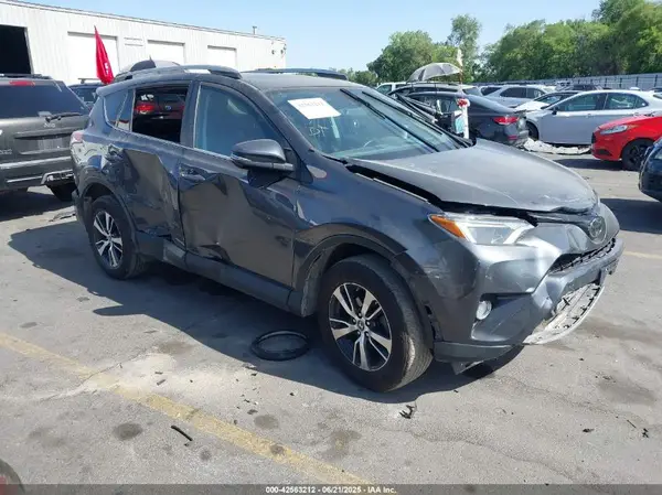 2T3RFREV8JW849790 2018 TOYOTA RAV 4 - Image 1