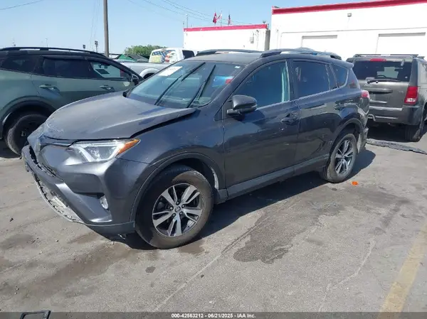 2T3RFREV8JW849790 2018 TOYOTA RAV 4 - Image 2