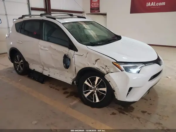 2T3RFREV9GW505720 2016 TOYOTA RAV 4 - Image 1
