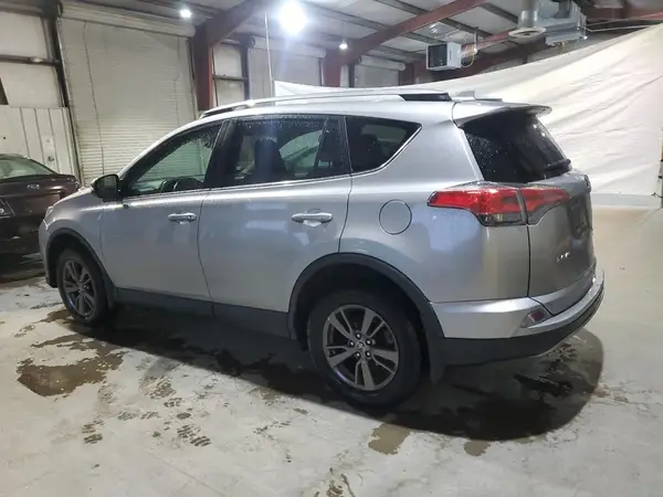 2T3RFREV9HW558564 2017 TOYOTA RAV 4 - Image 2