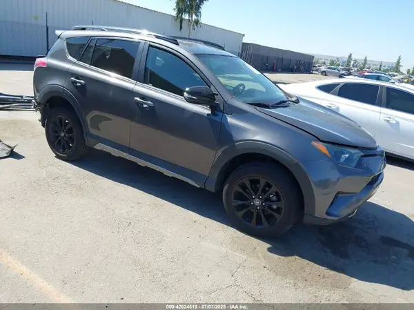 2T3RFREV9JW727519 2018 TOYOTA RAV 4 - Image 1