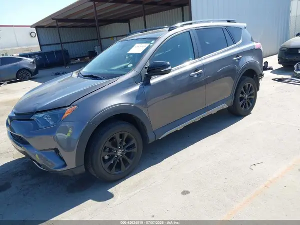 2T3RFREV9JW727519 2018 TOYOTA RAV 4 - Image 2