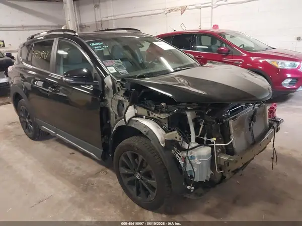 2T3RFREV9JW740576 2018 TOYOTA RAV 4 - Image 1