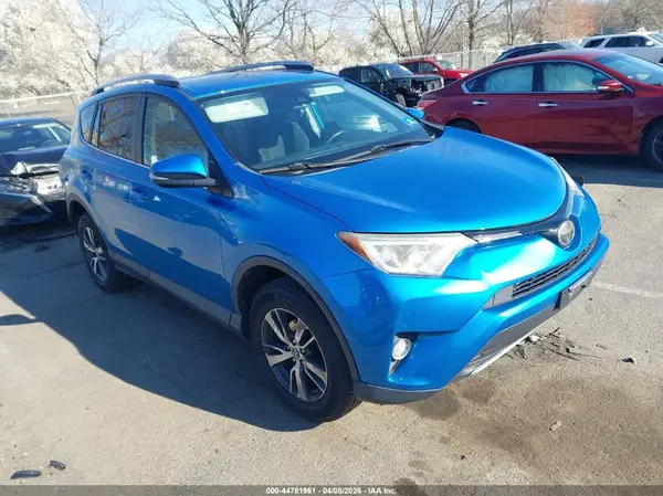 2T3RFREV9JW805779 2018 TOYOTA RAV 4 - Image 1