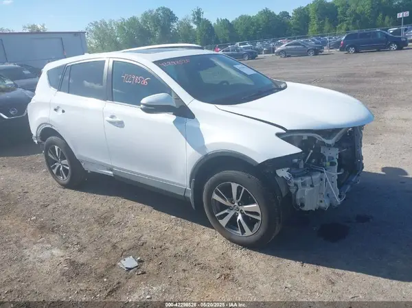 2T3RFREVXGW478477 2016 TOYOTA RAV 4 - Image 1